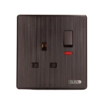 فيش مع مفتاح، 220 فولت، قدرة 13 أمبير، مقاس 7× 7 سم، لون أسود مطفي 