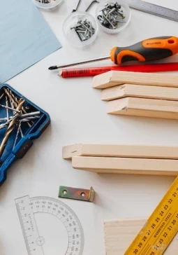 أدوات وقطع الغيار