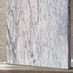 ألواح رخام كالديا فينس، اللون ابيض ورمادي