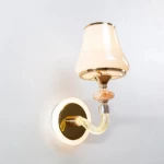 إضاءة جداريّة ذهبية، ارتفاع 28 سم، عرض 15 سم، عمق 24 سم