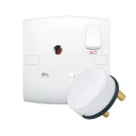 فيش كهرباء مع مكباس بالمكيف بمفتاح ثنائى القطب ولمبة اشارة 15 أمبير الفنار موديل ألف كلاسيك المقاس  7x7 اللون الأبيض