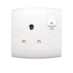 فيش كهرباء مع مكباس بالمكيف بمفتاح ثنائى القطب ولمبة اشارة 15 أمبير الفنار موديل ألف كلاسيك المقاس  7x7 اللون الأبيض