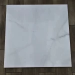  بلاط سيراميك إماراتي، لون أبيض، قياسات 83.50×83.50 سم ، تصميم رخام