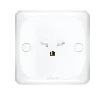 فيش كهرباء ثلاثي الفتحات 16 امبير براند  الفنار  موديل ميرا مقاس  7x7 لون الأبيض