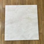 أرضيات سيراميك إماراتي، مقاس 75×75 سم ، تصميم رخامي ، لون بيج فاتح