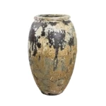 مزهرية للورد سيراميك، الوان متداخلة، طول 88 سم وعرض 47 سم.