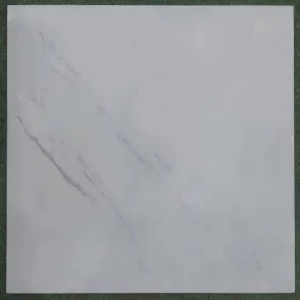 بلاط سيراميك Watani Al Dar بتصميم ناعم، لون رمادي فاتح، مقاس 45×45 | Watani Al Dar