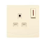 فيش كهرباء بمفتاح ثنائى القطب ولمبة اشارة 13 أمبير  الفنار موديل سِدرا المقاس  7x7 اللون البيج