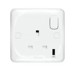 فيش كهرباء مع شاحن USB بمفتاح تشغيل 13 أمبير  الفنار موديل ميرا المقاس  7x7 اللون الأبيض